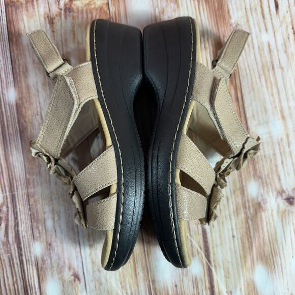 Clarks MERLIAH SHERYL Size 6 Tan Suede Floral Ankle Strap Sandals Open Toe Shoes - Picture 8 of 11
